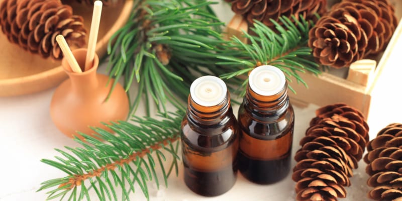 How Essential Oils Can Boost Your Holiday Spirit